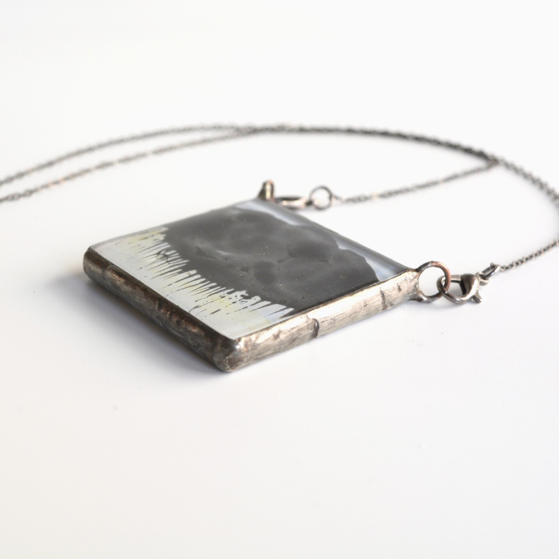 Colgante con nube de tormenta, Arte para vestir pintado a mano, Joyas únicas - 3