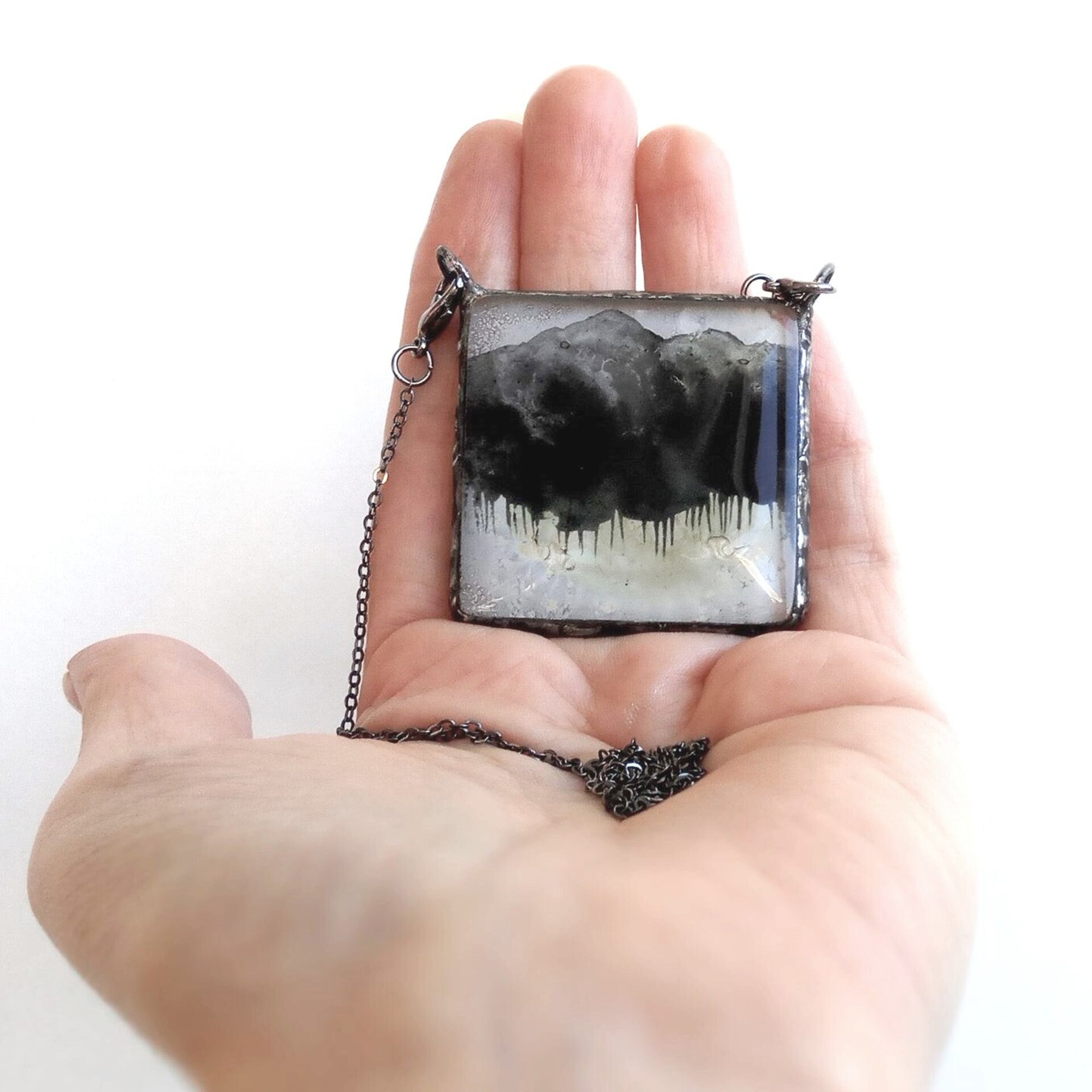 Colgante con nube de tormenta, Arte para vestir pintado a mano, Joyas únicas - 6